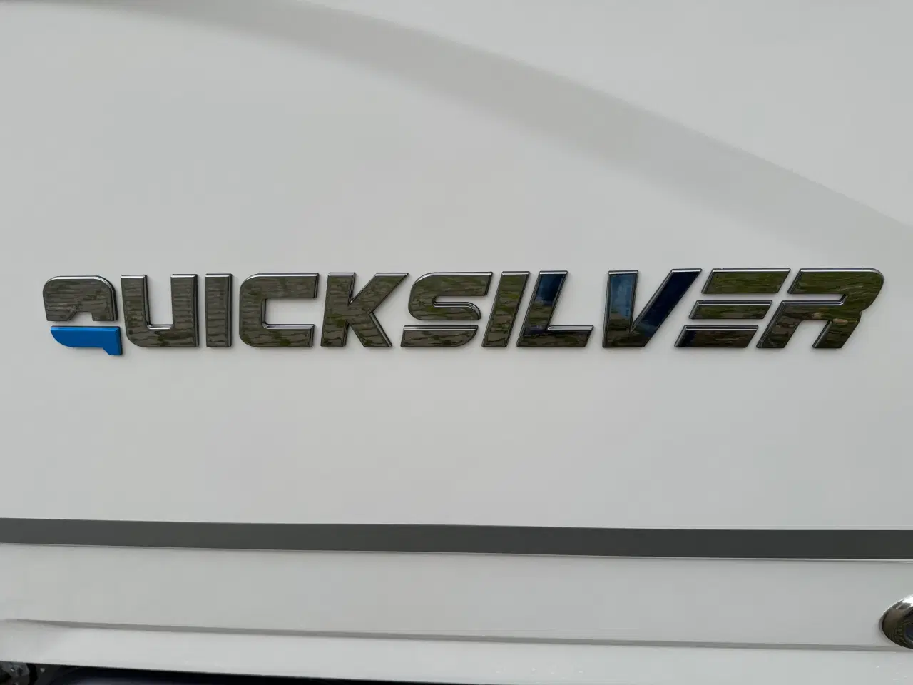 Billede 6 - Quicksilver Activ 555 Bowrider med F115 Mercury-EFI ProXS 4 takt 2,1L - Flot udstyret.