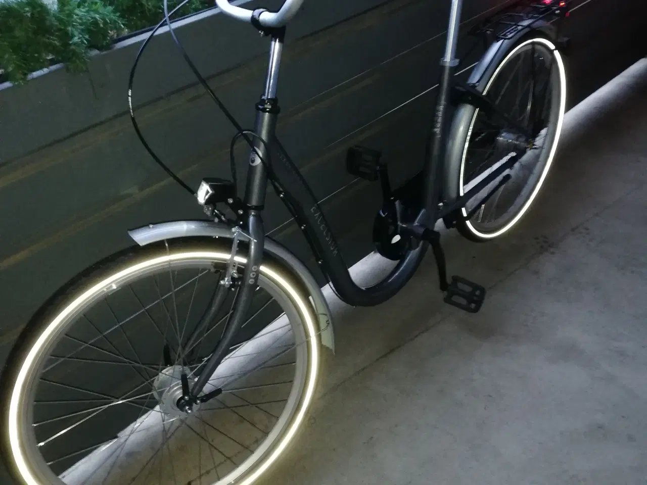 Billede 1 - Herre/ dame cykel.