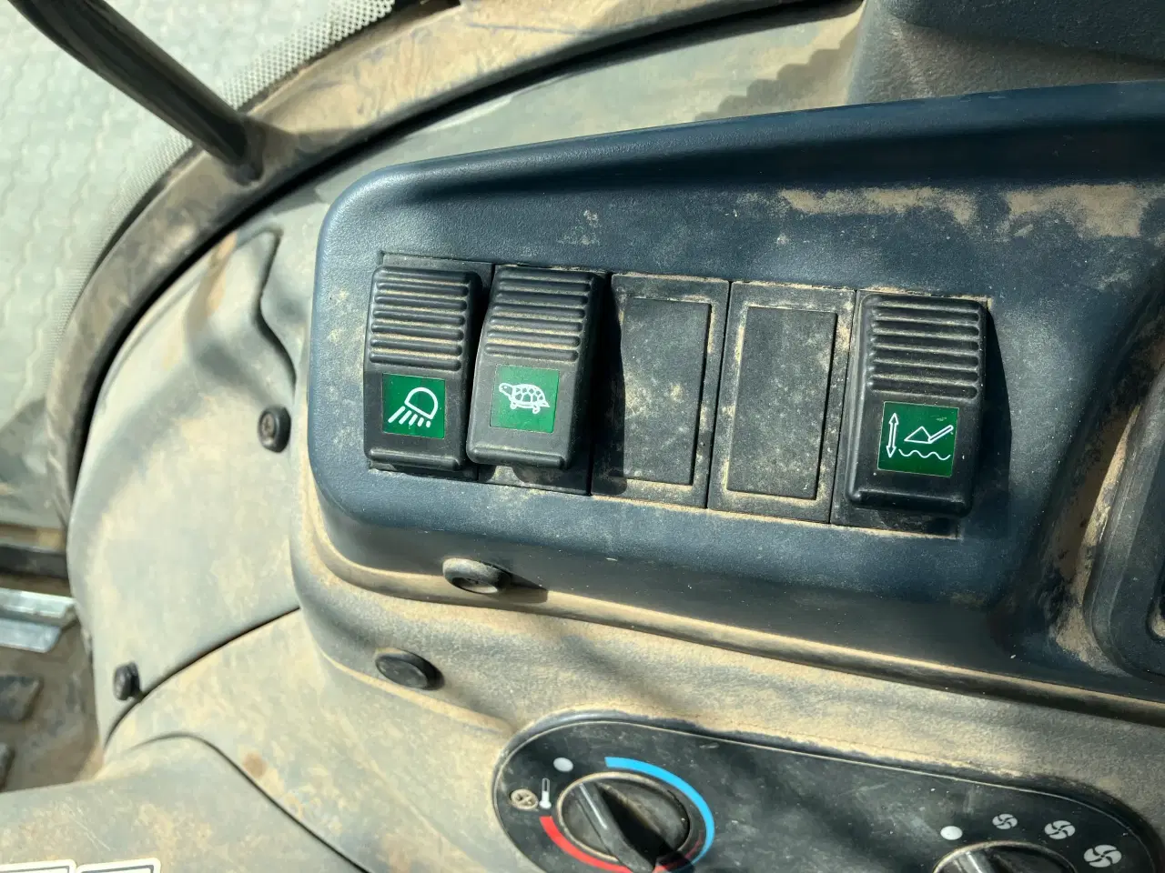 Billede 18 - New Holland LB110B kun 3500 timer