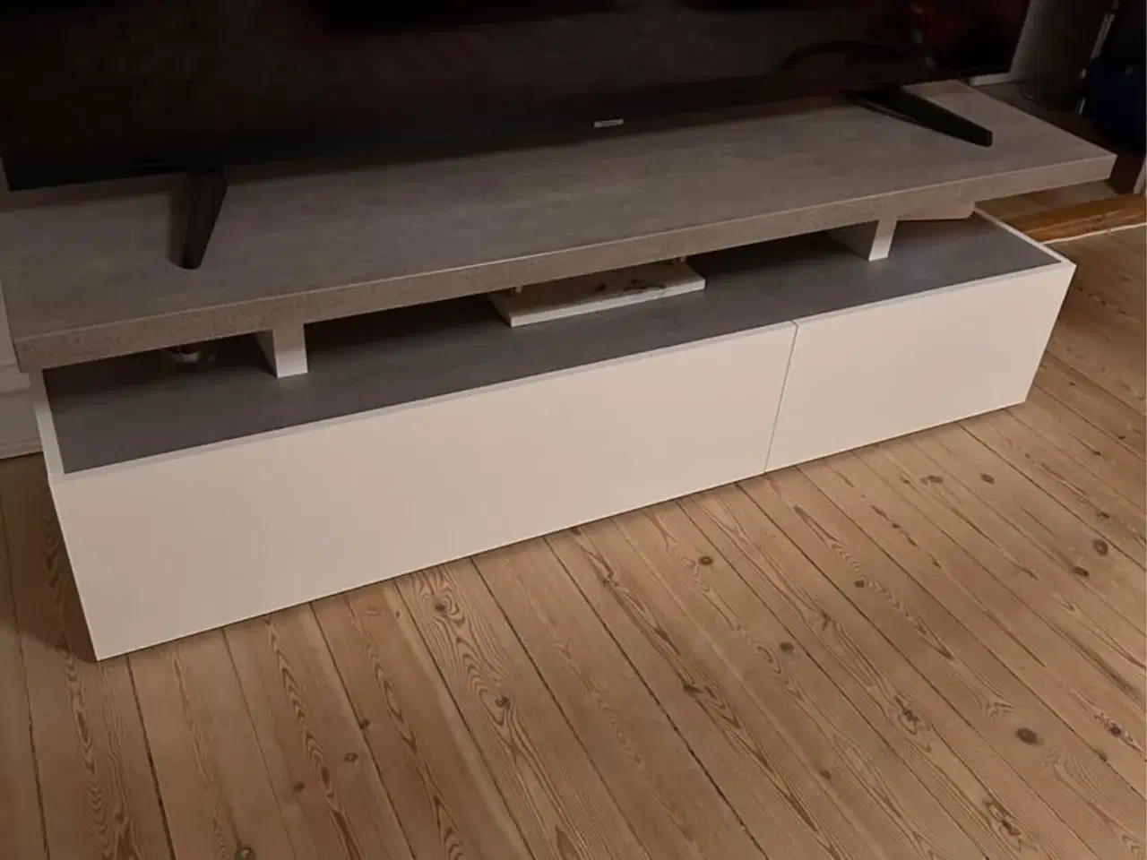Billede 1 - TV bord fra jysk