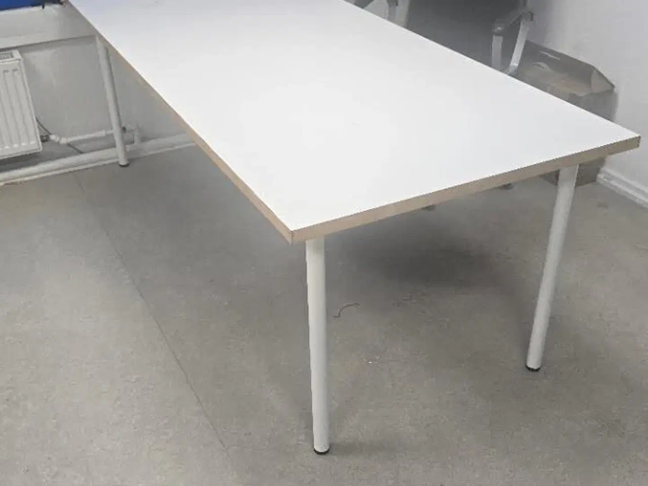 Billede 1 - Rigtig gode og pæne (store) skriveborde