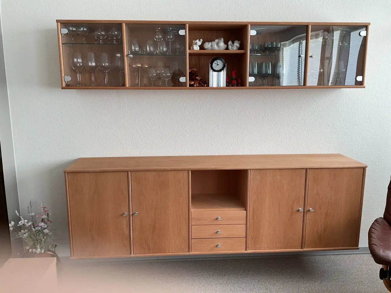 Billede 1 - Skænk med overskab og spots