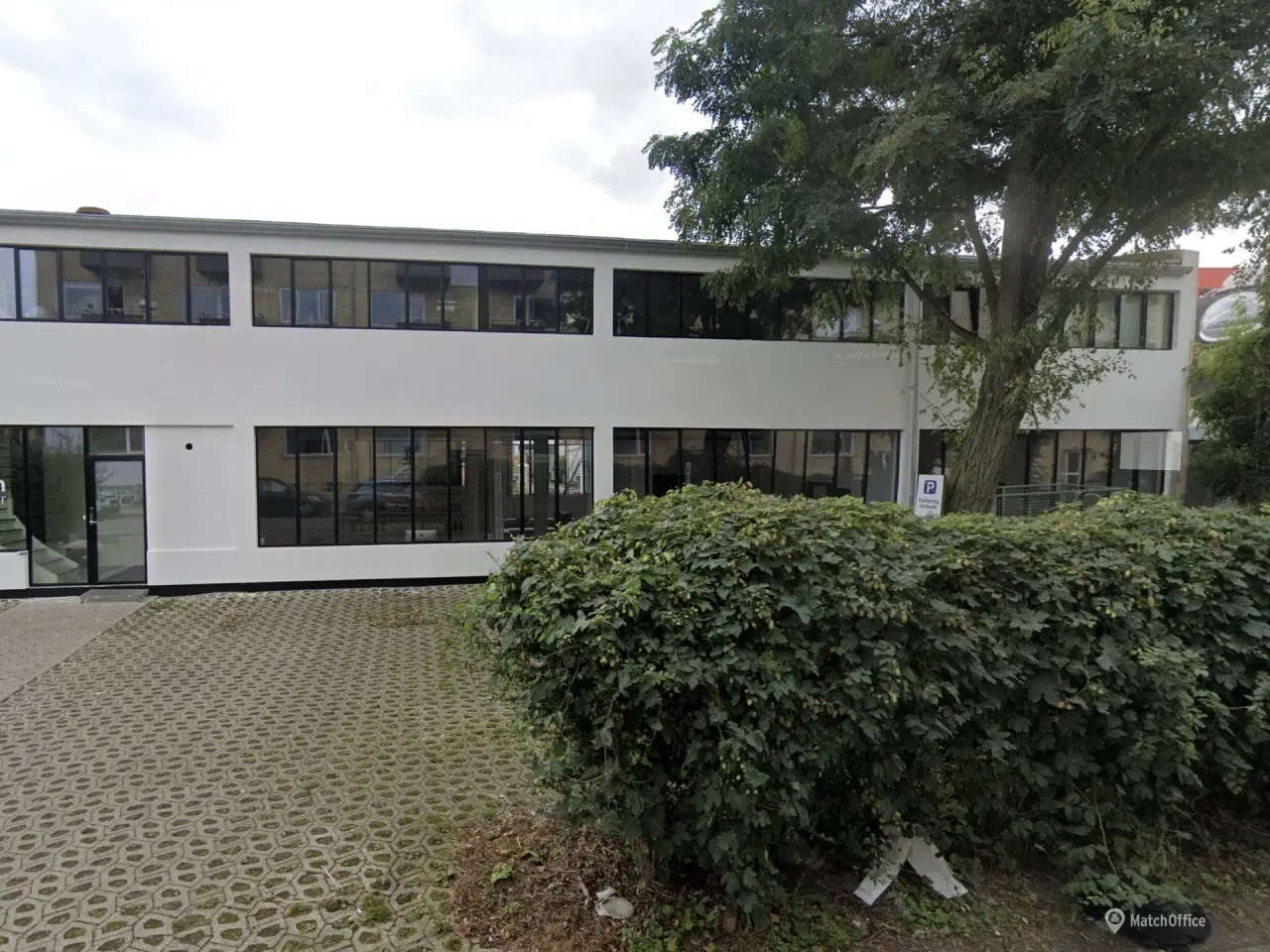 Billede 1 - 3 kontorpladser til leje i åbent kontormiljø