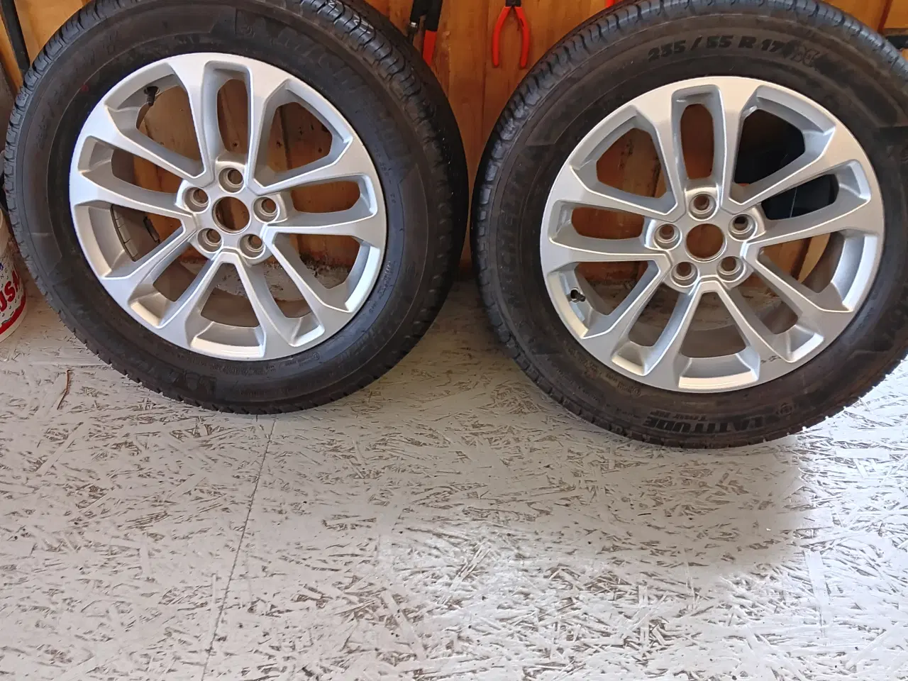 Billede 2 - Ford Kuga Hybrid 17" alufælge med sommerdæk