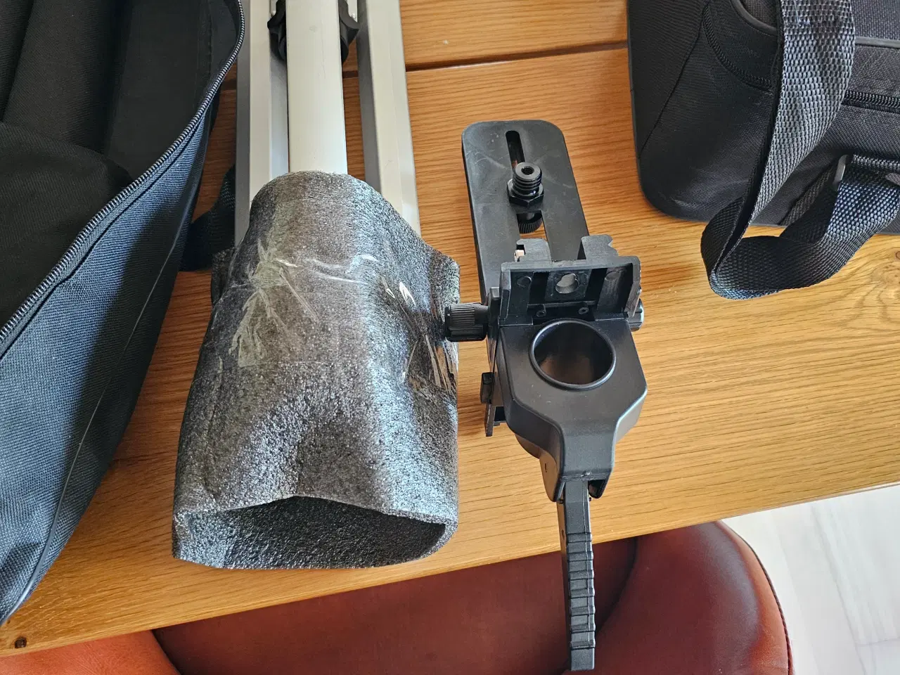 Billede 12 -   Horisontal og Vertikal  Stativ til laser 