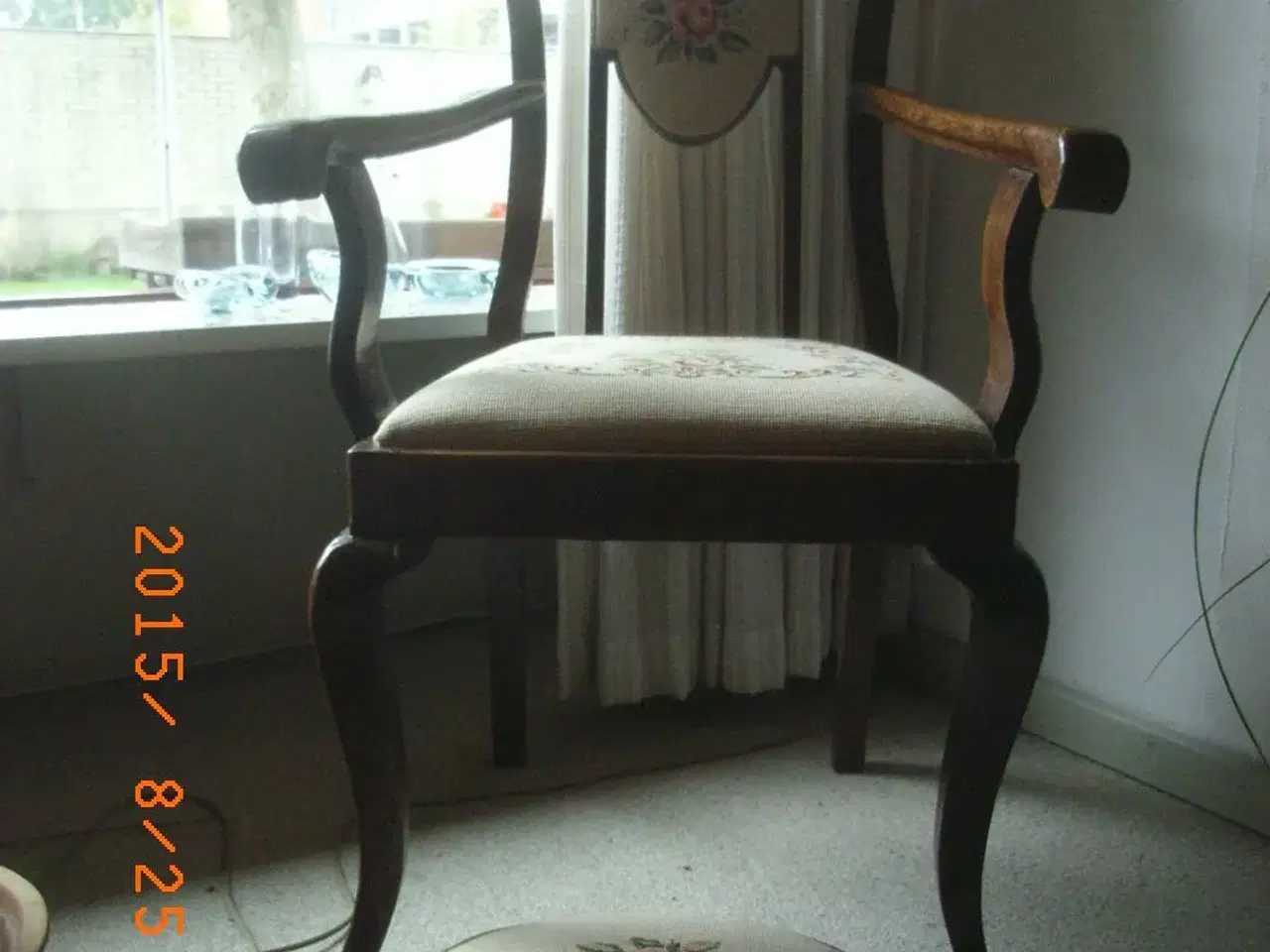 Billede 3 - Stor stol med tilh. skammel arkitetegn.