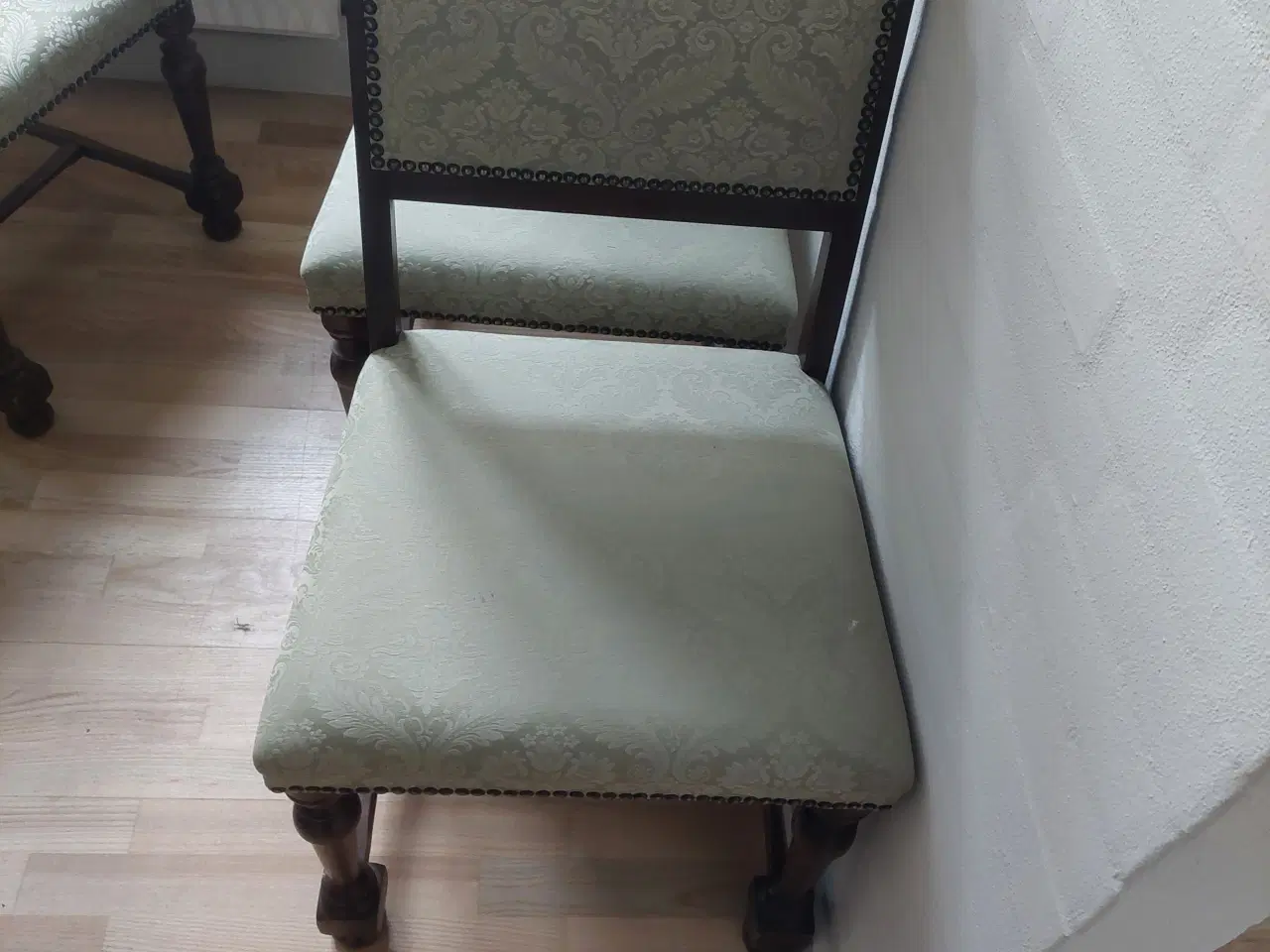 Billede 2 - Spis bord og stol 
