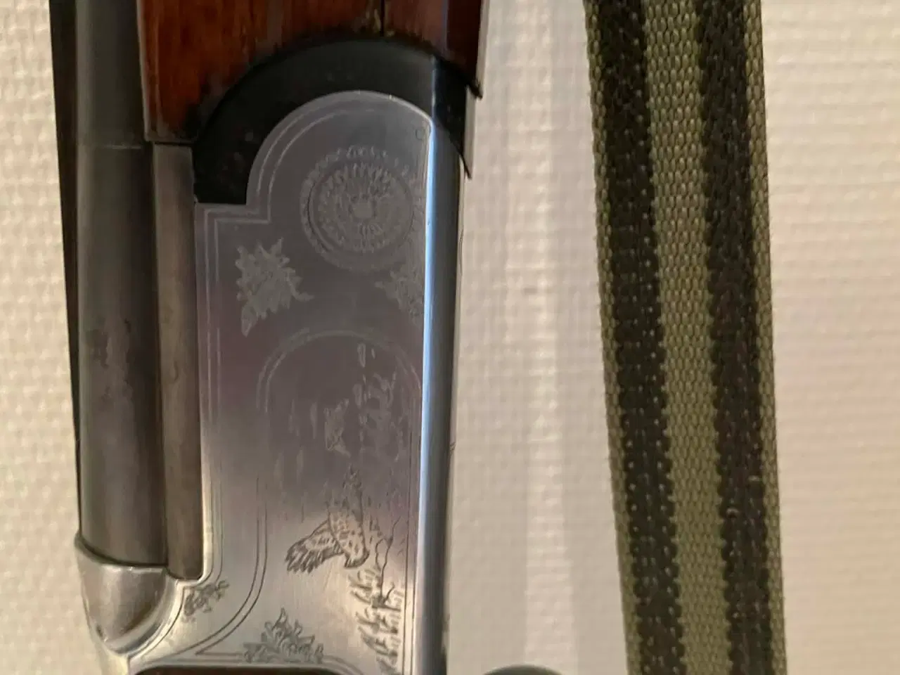 Billede 4 - Våbenskab med indhold