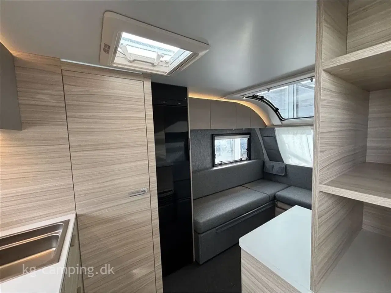 Billede 4 - 2026 - Adria Altea 362 LH   Adria Altea 362 LH - Klar til eventyr - Enkeltsenge - Stort 140L Køleskab