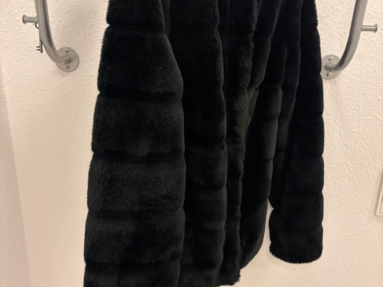 Billede 2 - Dorothy Perkins Tall Faux Fur Jakke - Str. 36 (Næs