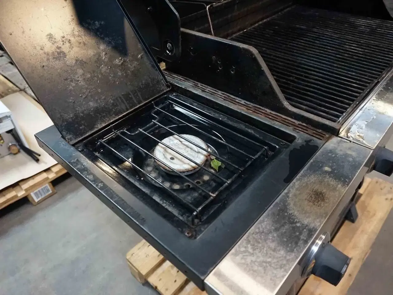 Billede 5 - Char-Broil Gasgrill 3 brænder + sideblus (MOMSFRI)