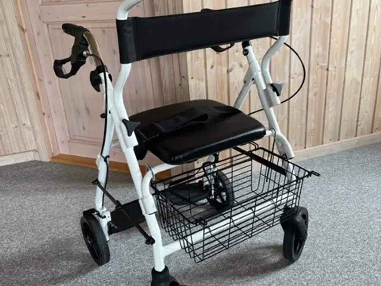 Billede 1 - Rollator- og kørestolsfunktion 
