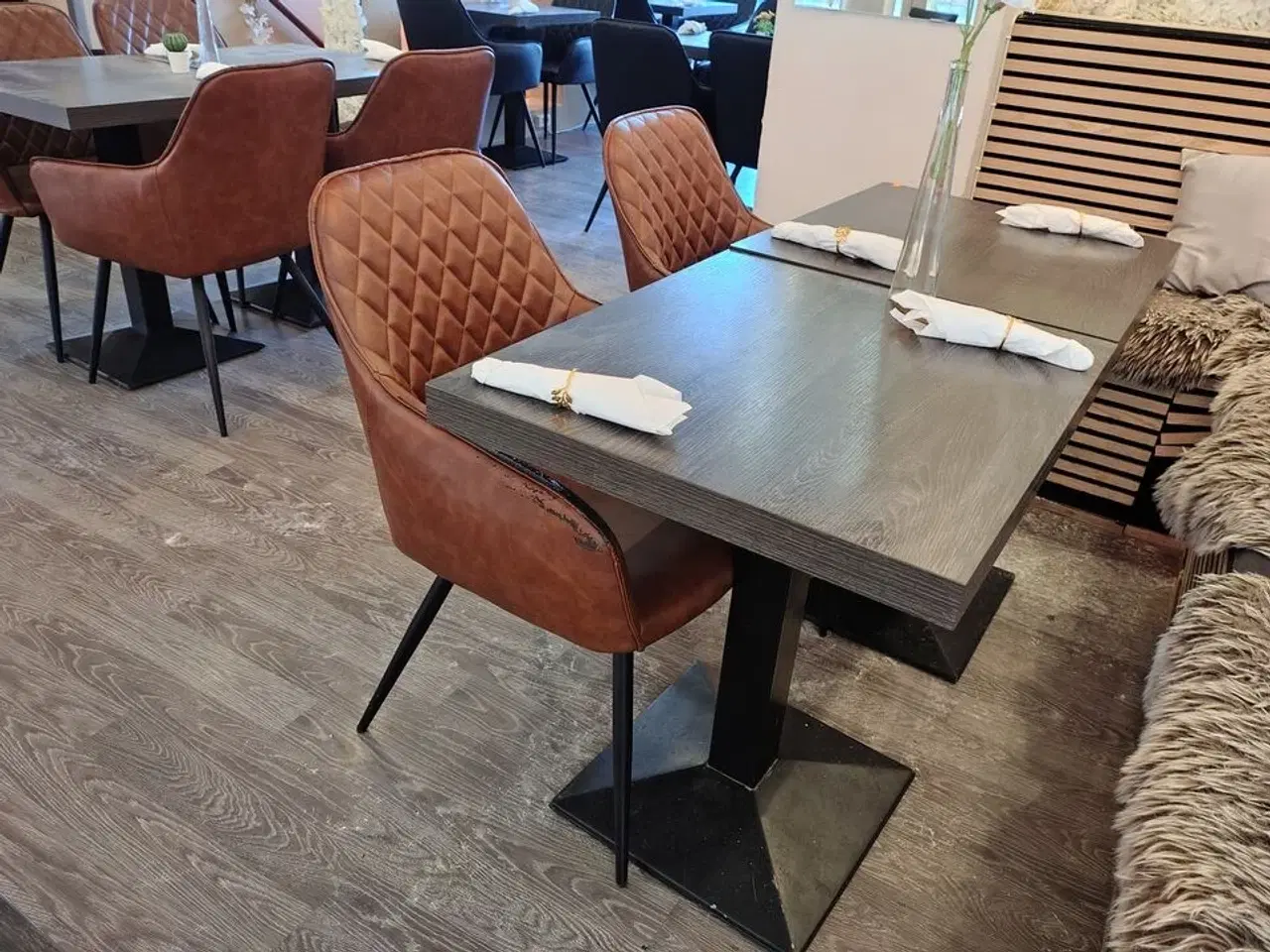 Billede 1 - To caféborde og to stole