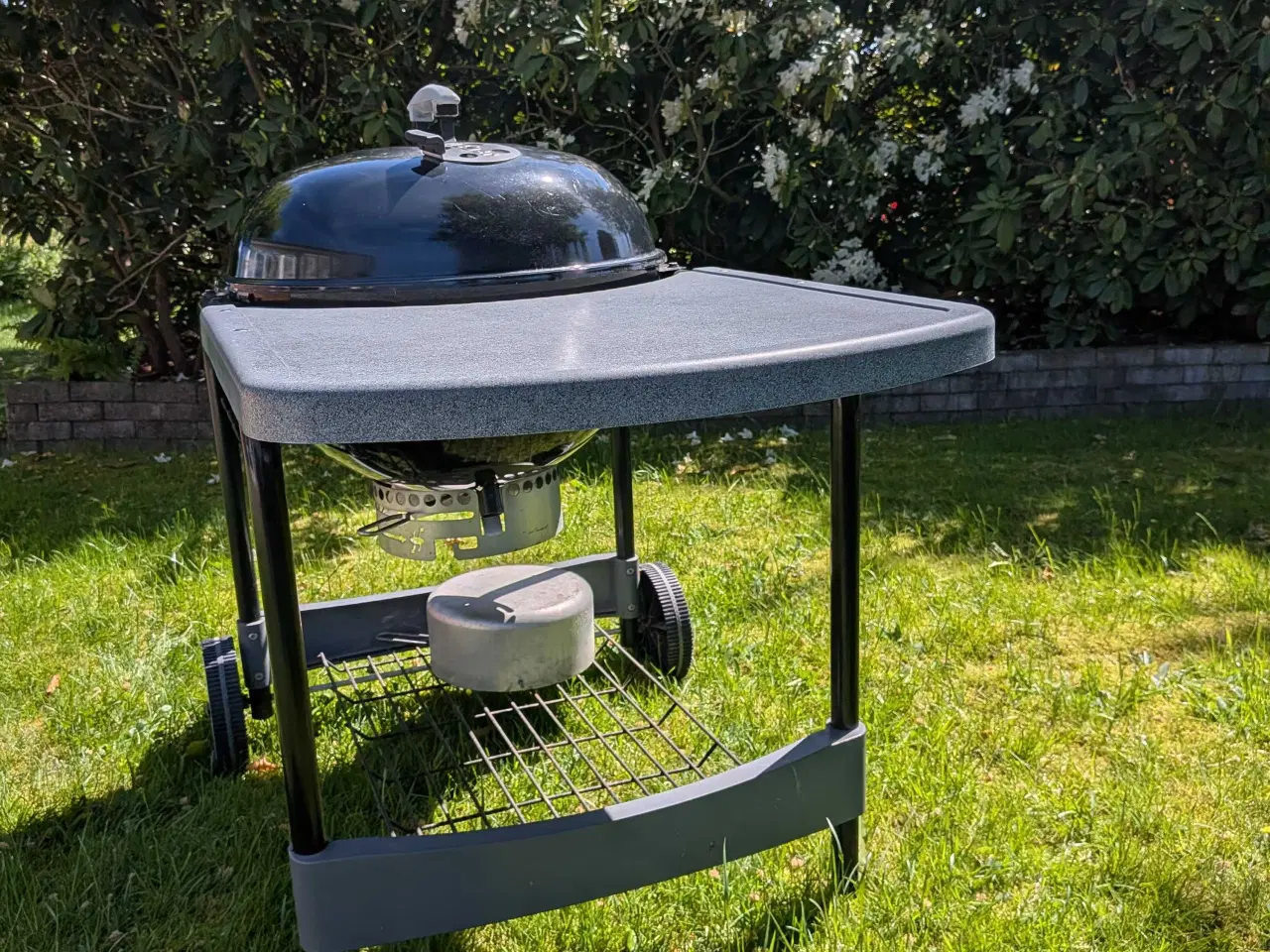 Billede 2 - Weber kuglegrill m/sidebord