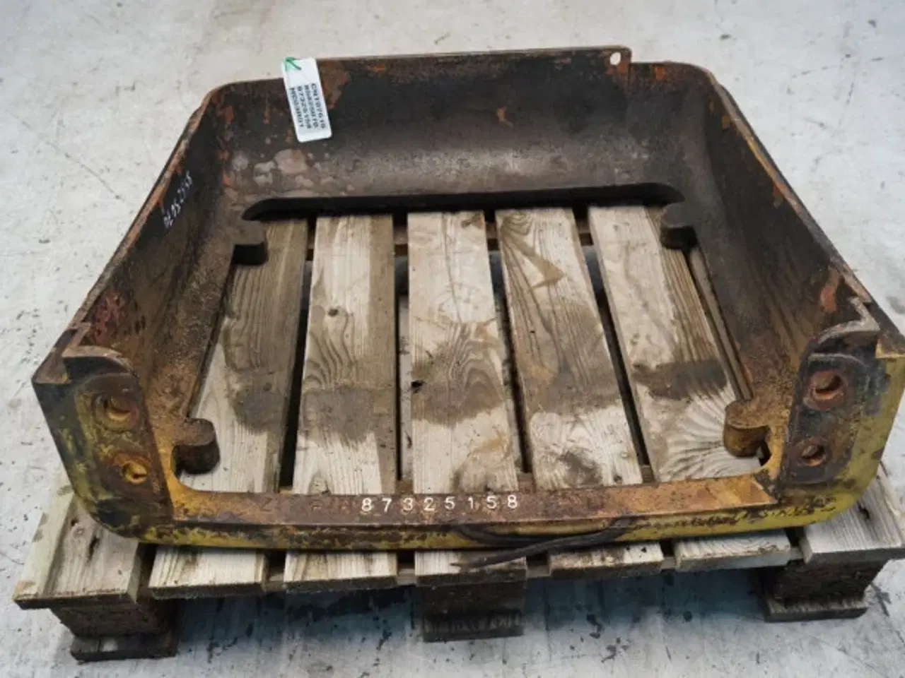 Billede 3 - New Holland LB115 Skærmdele 85825070