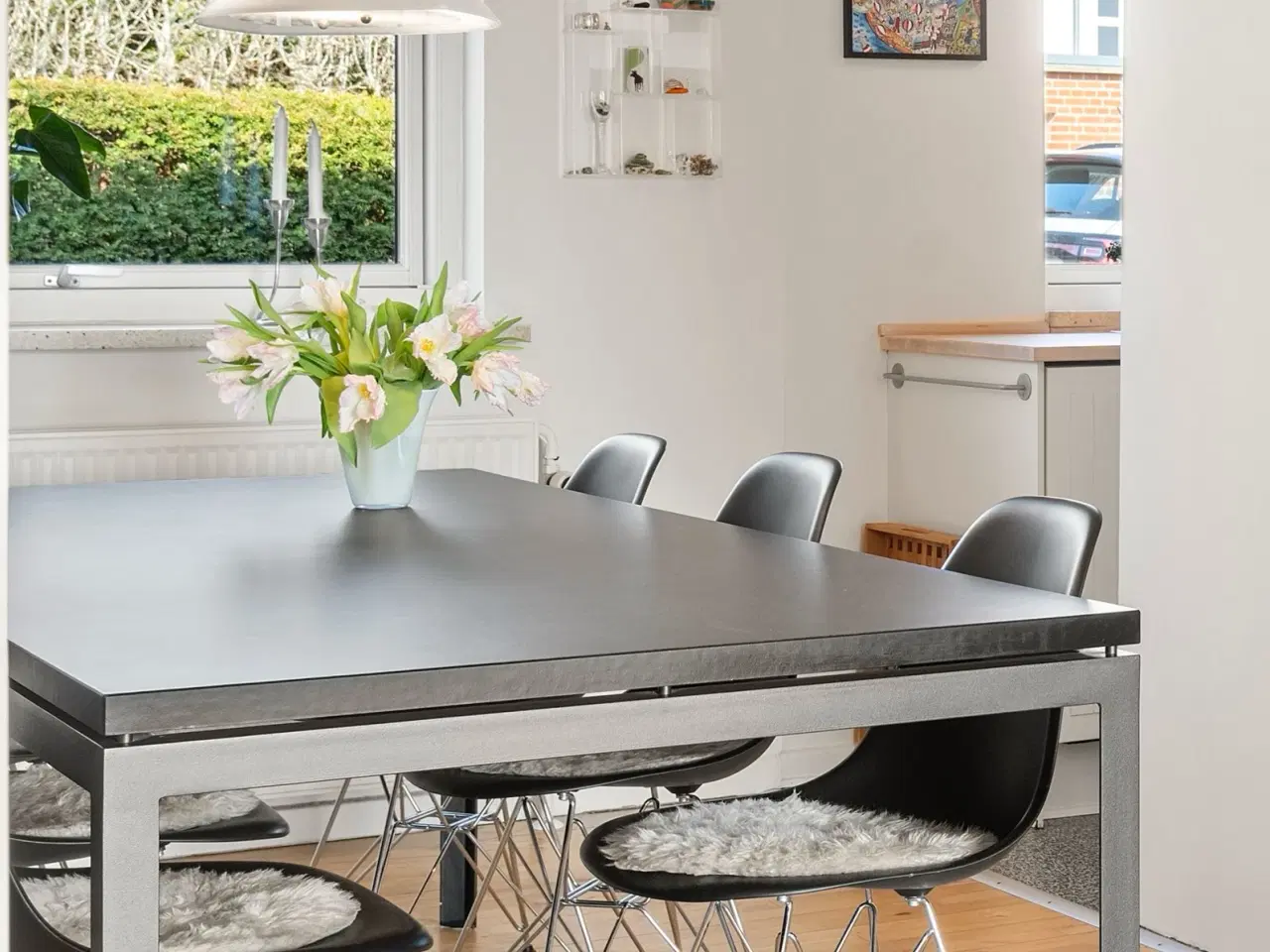 Billede 5 - Flot stilrent spisebord + 2 plader - sort linoleum