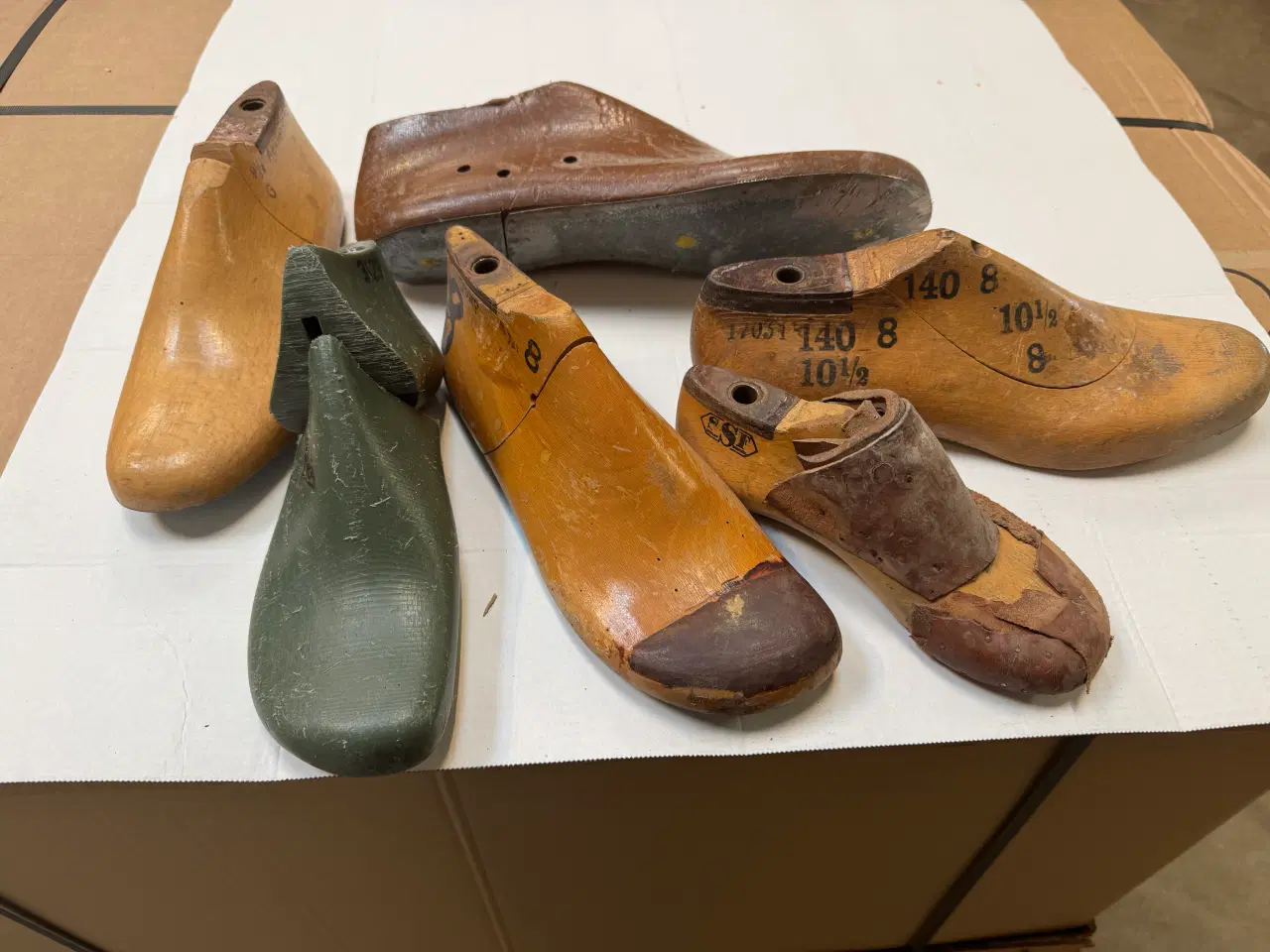 Billede 1 - SKOLÆSTER i træ og plast