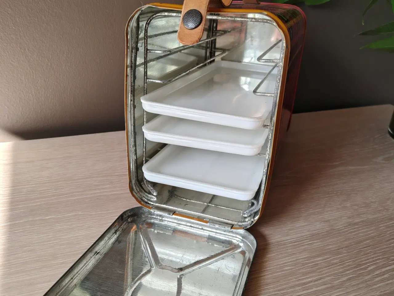 Billede 6 - Fin retro madkasse i metal