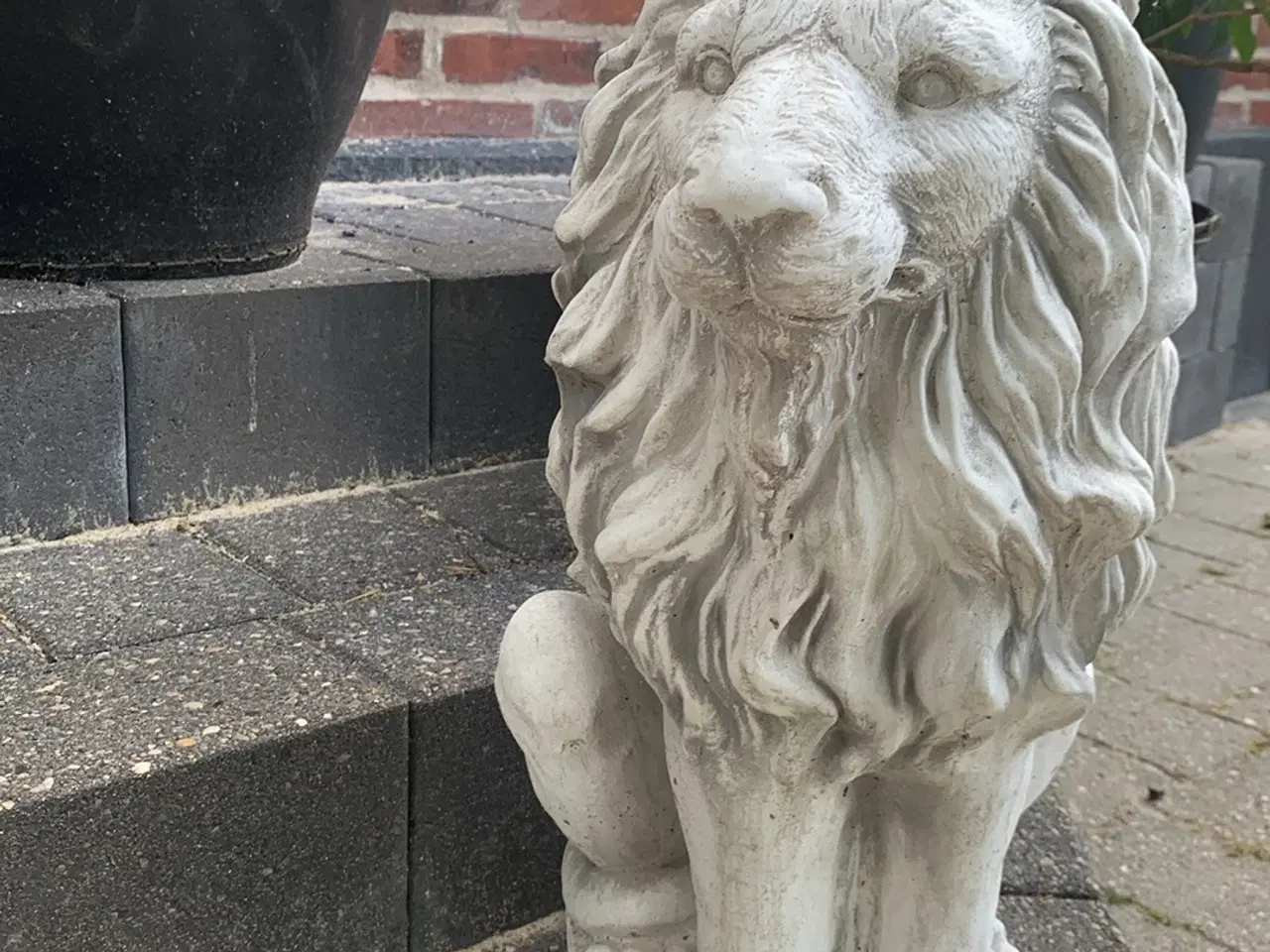 Billede 2 - Fine løver til haven - statuer