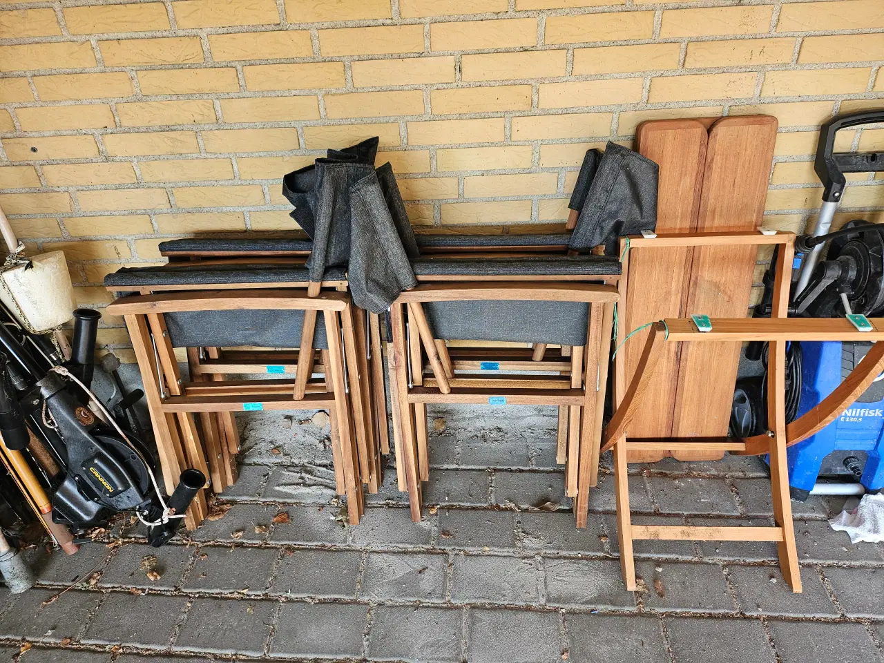 Billede 1 - 4 stk. teaktræs stole og 1 stk. teaktræsbord