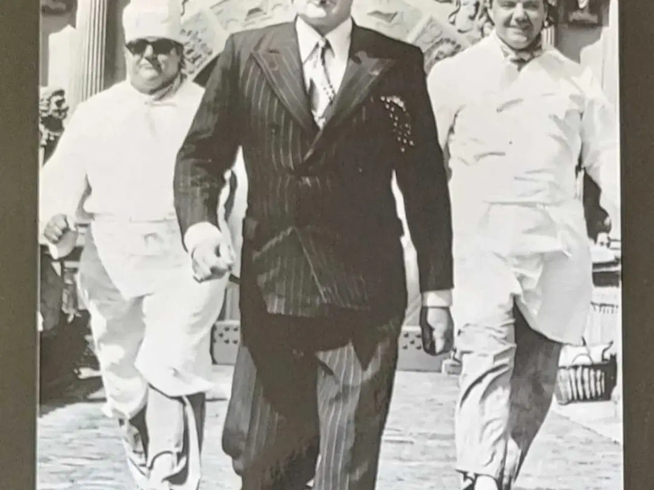 Billede 2 - Pressefoto - Olsenbanden ser rødt