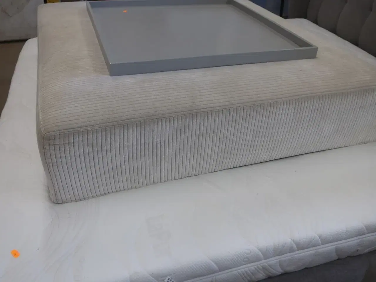 Billede 2 - Puf MINOTTI med Dekorationsbakke