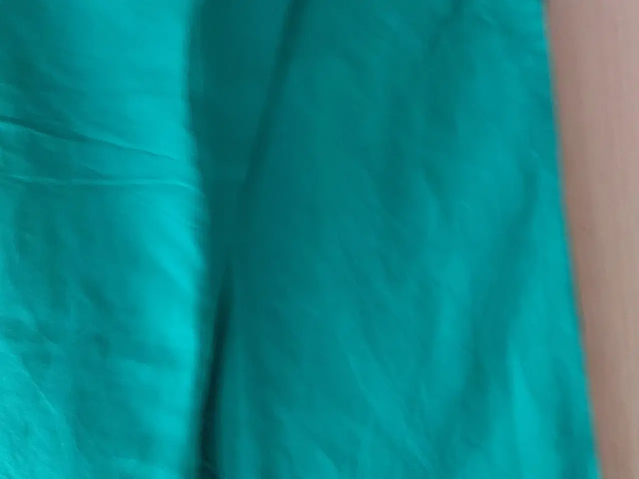 Billede 2 - Skjortebluse  og nederdel mærke Lindex