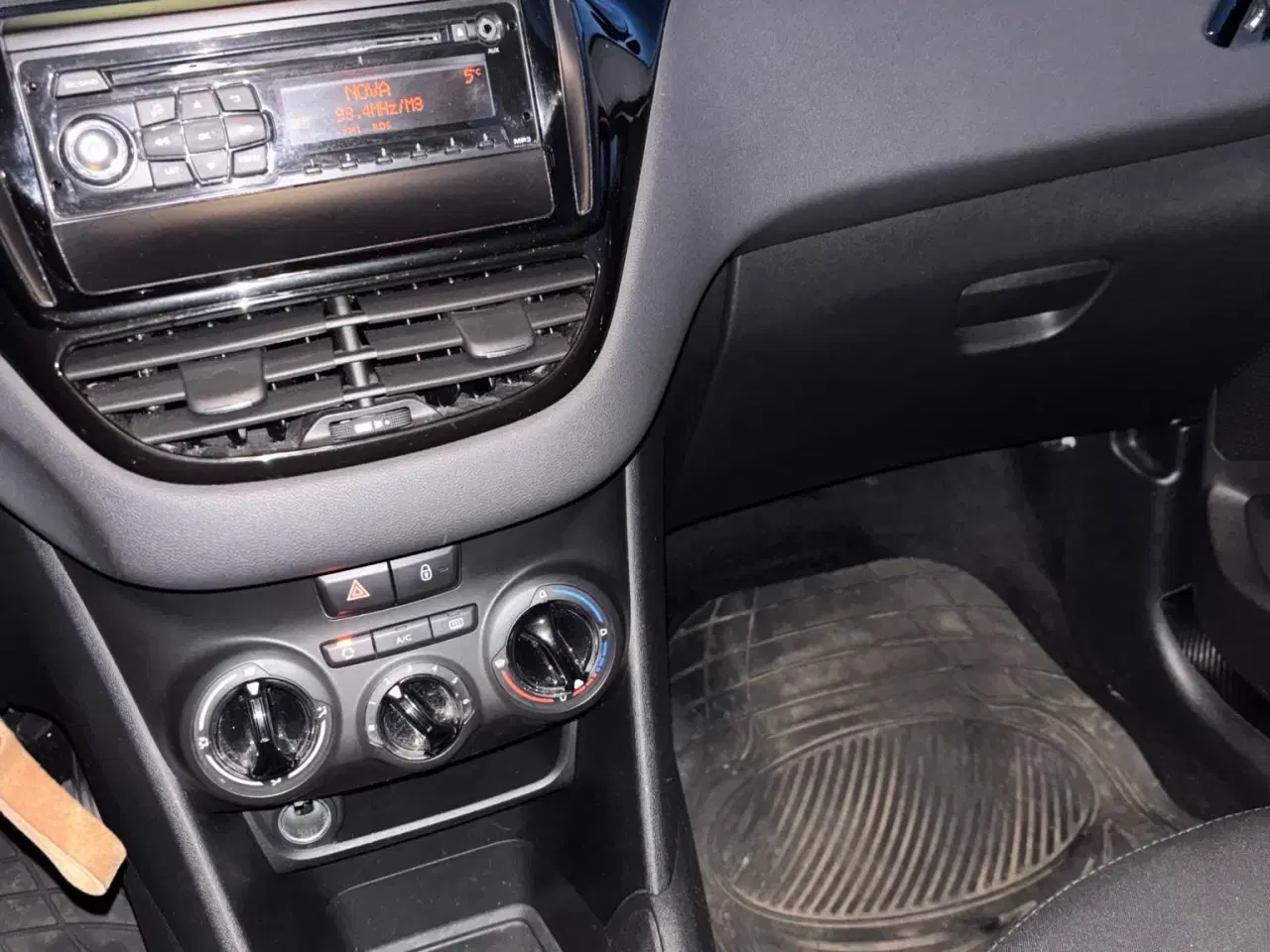 Billede 9 - Peugeot 208 5 dørs kun kørt 44.000 km