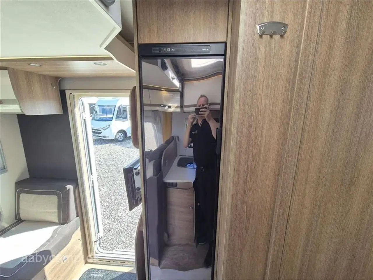 Billede 12 - 2016 - Dethleffs Trend T 7057 EB   Autocamper med anhængertræk. batteri. markise. clesana toilet. thetford ovn.cykelstativ.
