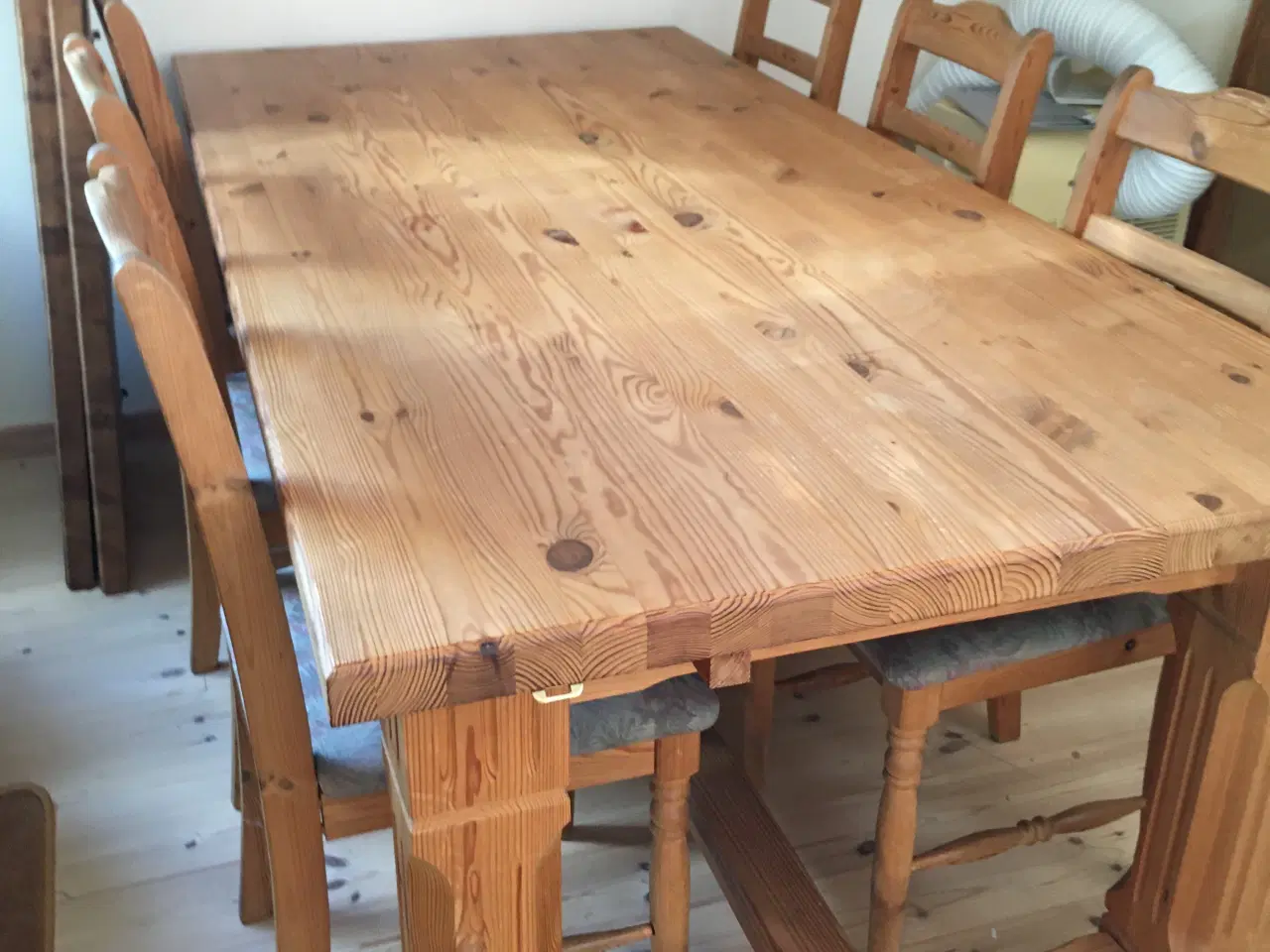 Billede 2 - Spise bord med stole