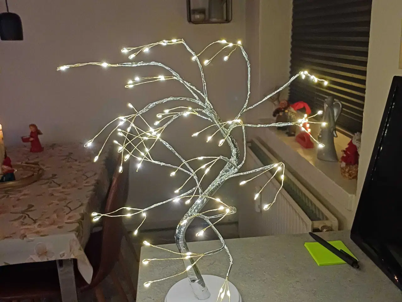 Billede 2 - Lampen har et rigtig hyggelig varm lys to funktion