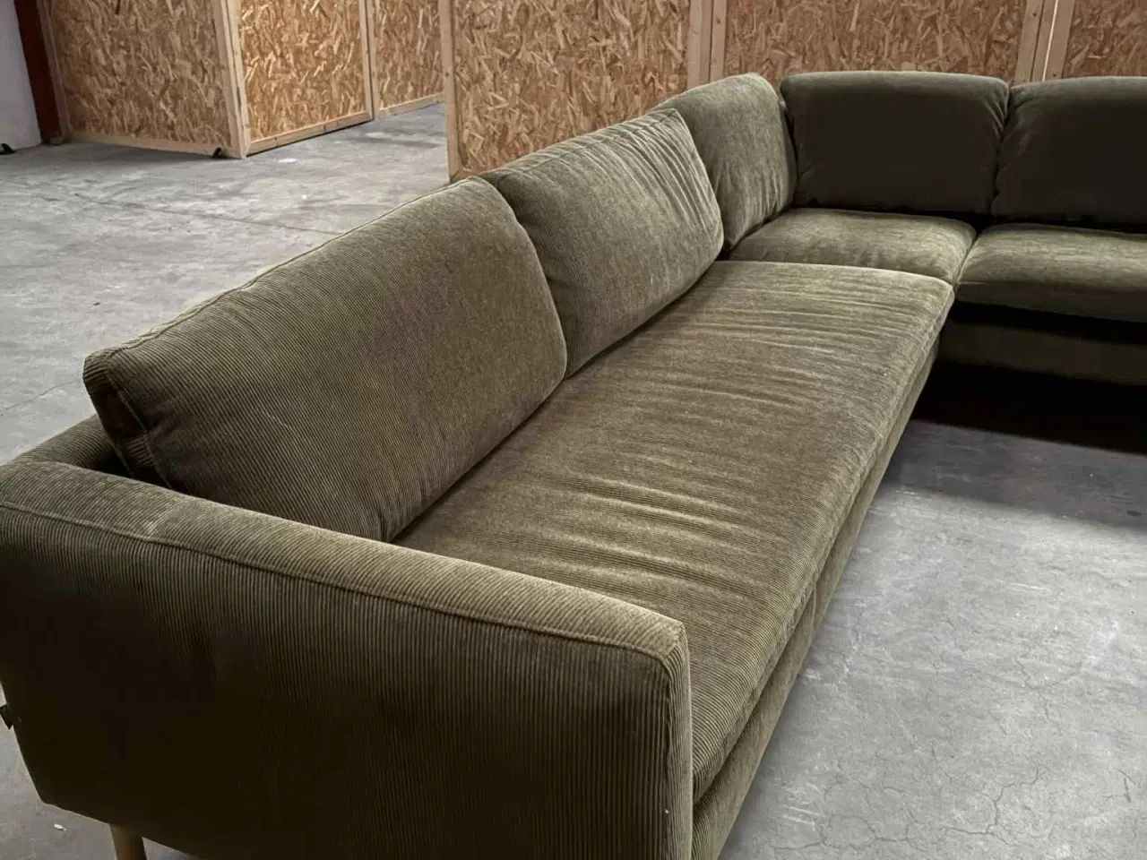 Billede 3 - Farris Lux højrevendt hjørnesofa med pufafslutning