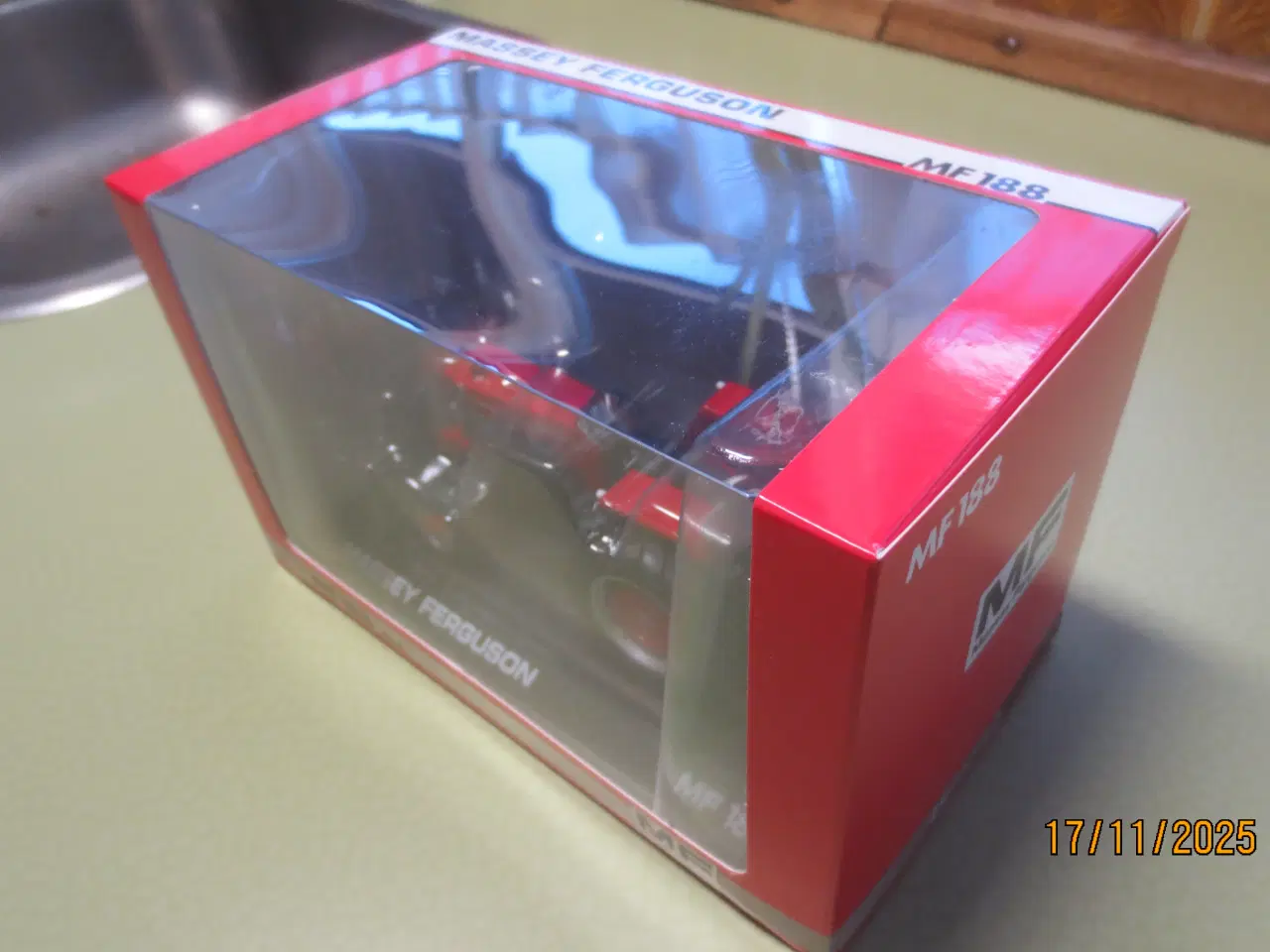 Billede 5 - 1 stk Ny Modeltraktor Massey Ferguson 135 og 188