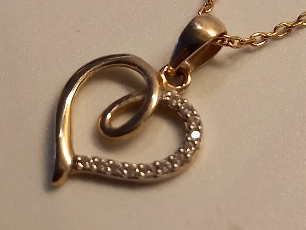 Billede 4 - Halssmykke i guld.