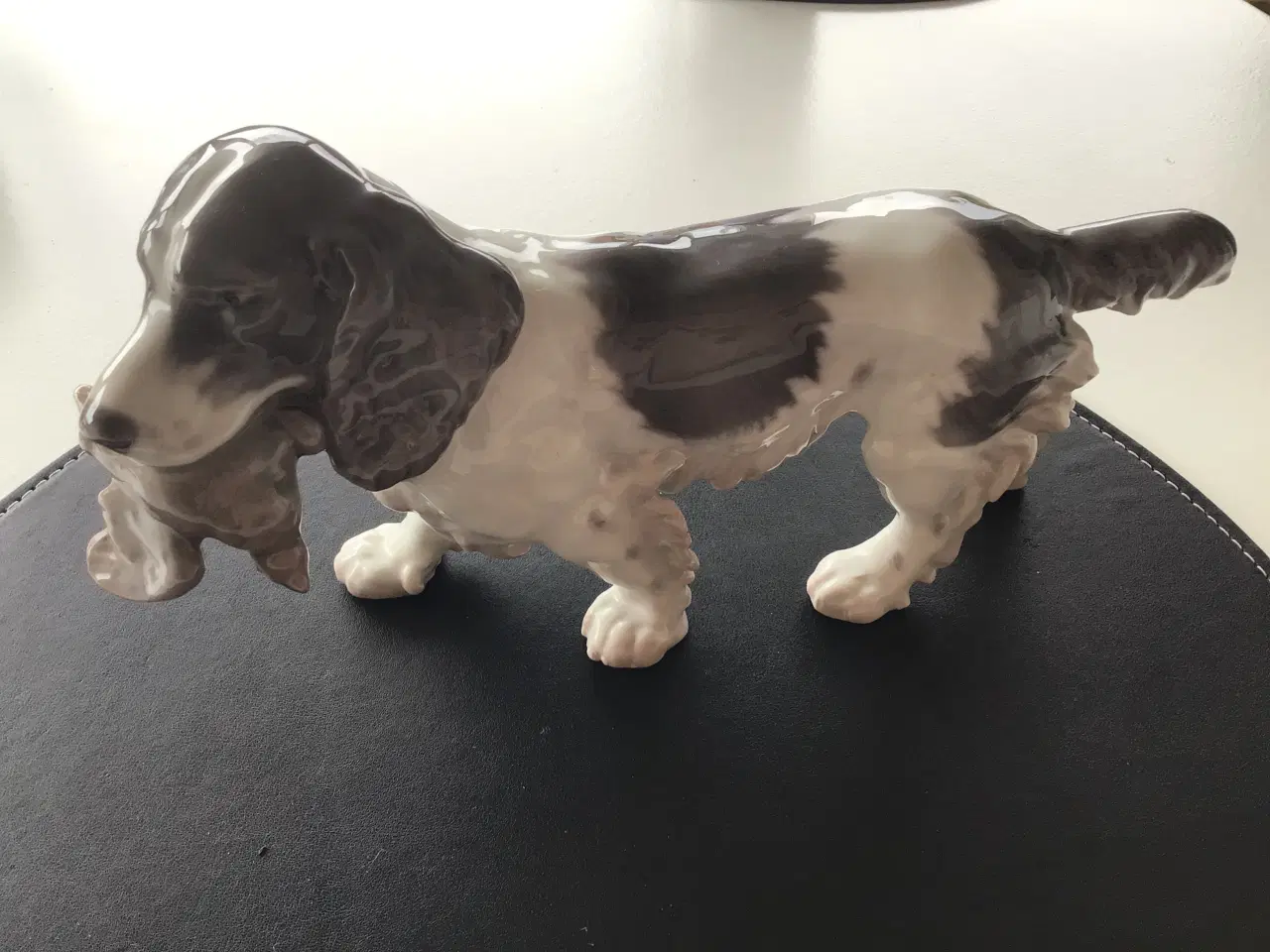 Billede 1 - B&G jagthund m/fugl nr 2061