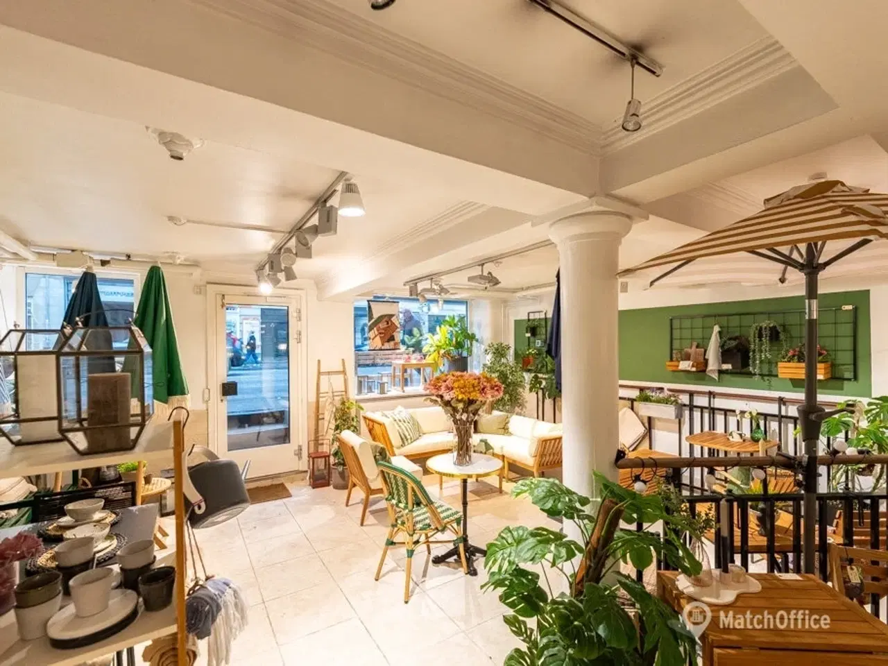 Billede 5 - SÆLGES: Velholdt og synlig erhvervsandel i høj kælder – med bred facade mod Godthåbsvej