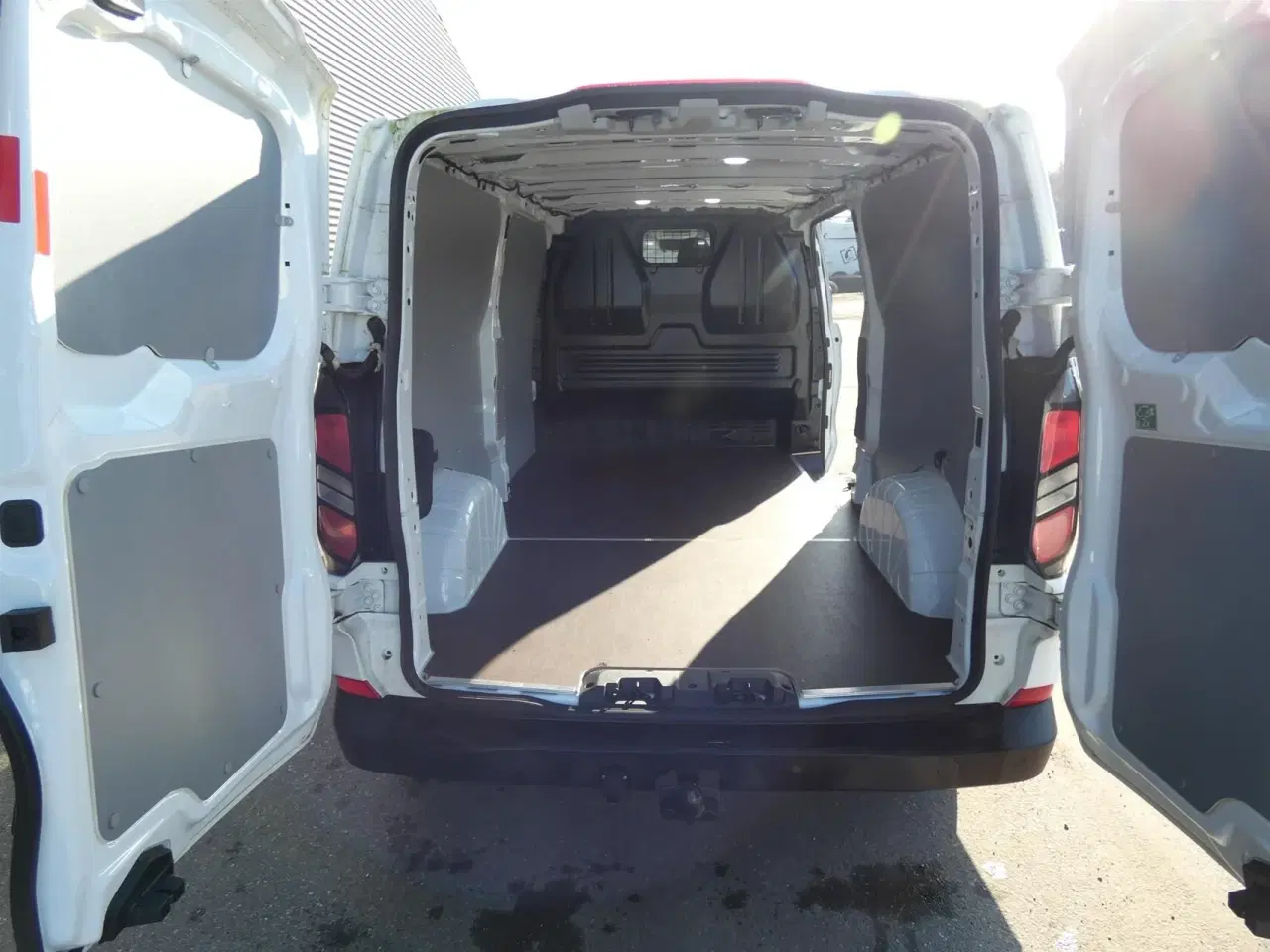 Billede 8 - Ford Transit Custom 300 L2H1 2,0 EcoBlue Trend 136HK Van 8g Aut.