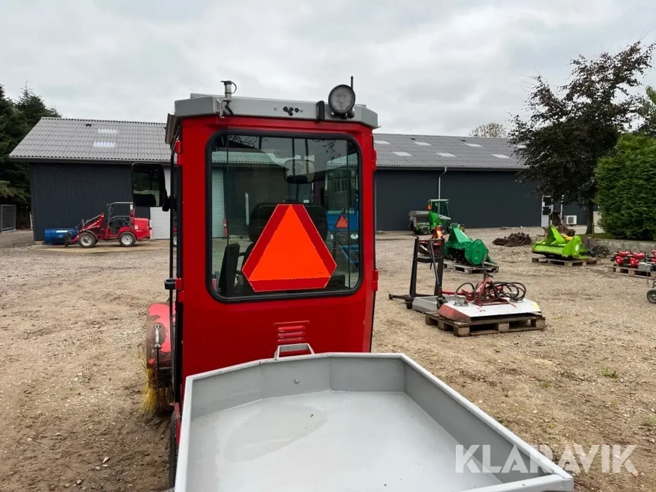 Billede 9 - Redskabsbærer Multi Trac L327-4