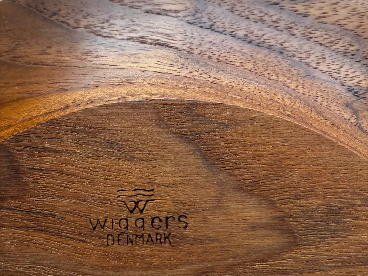 Billede 3 - 7 stk. teak dækketallerkner,  "Wiggers Denmark"