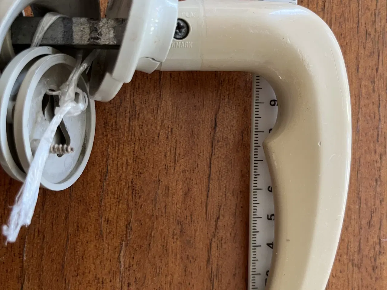 Billede 13 - Dørhåndtag/dørgreb- ældre i hård plast