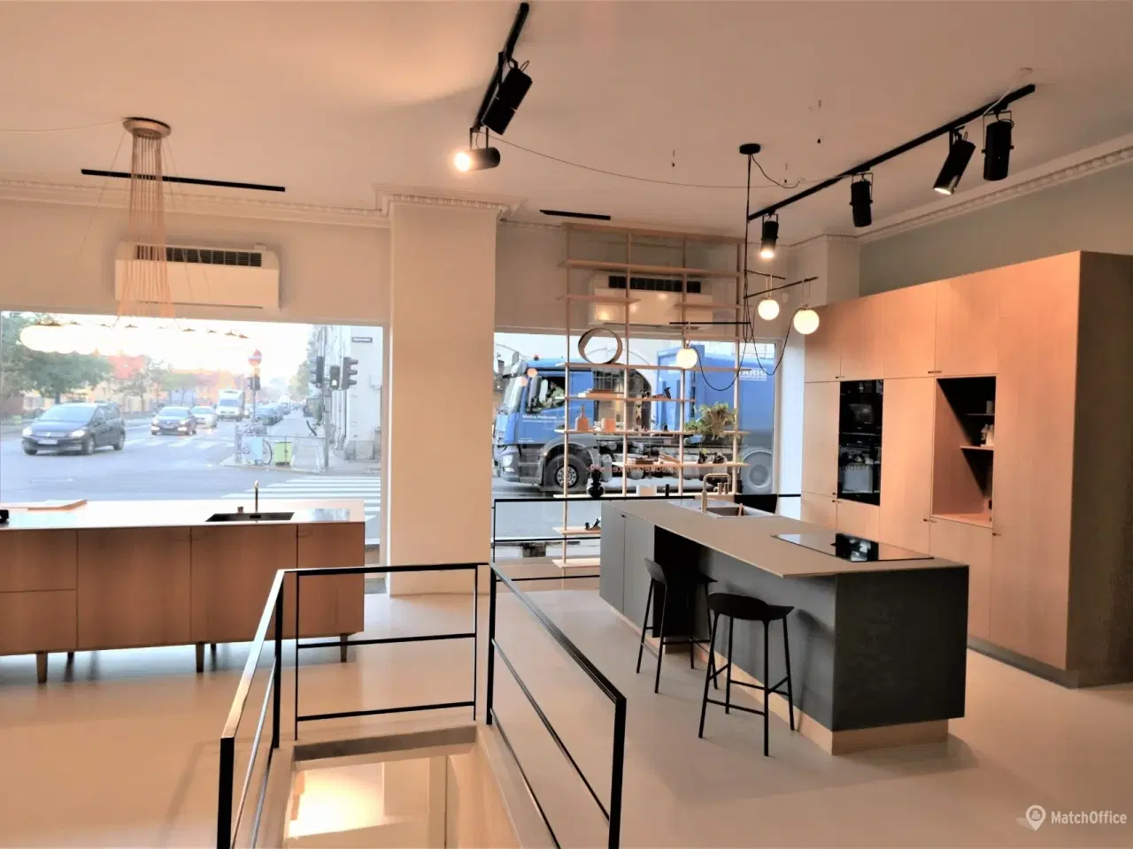 Billede 6 - Hjørnebutik med store facadevinduer