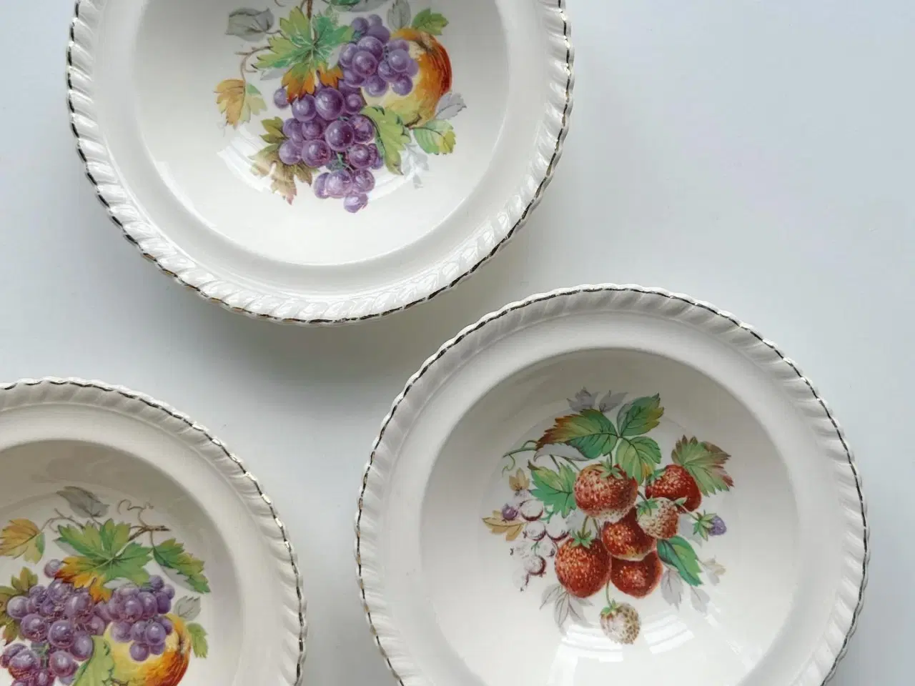 Billede 2 - Ymerskåle m frugtmotiver, engelsk fajance, 4 stk samlet, NB