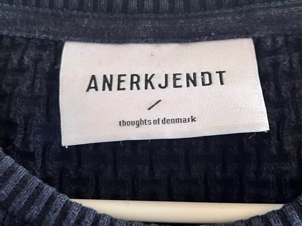 Billede 3 - Mørkeblå sweater fra Anerkjendt