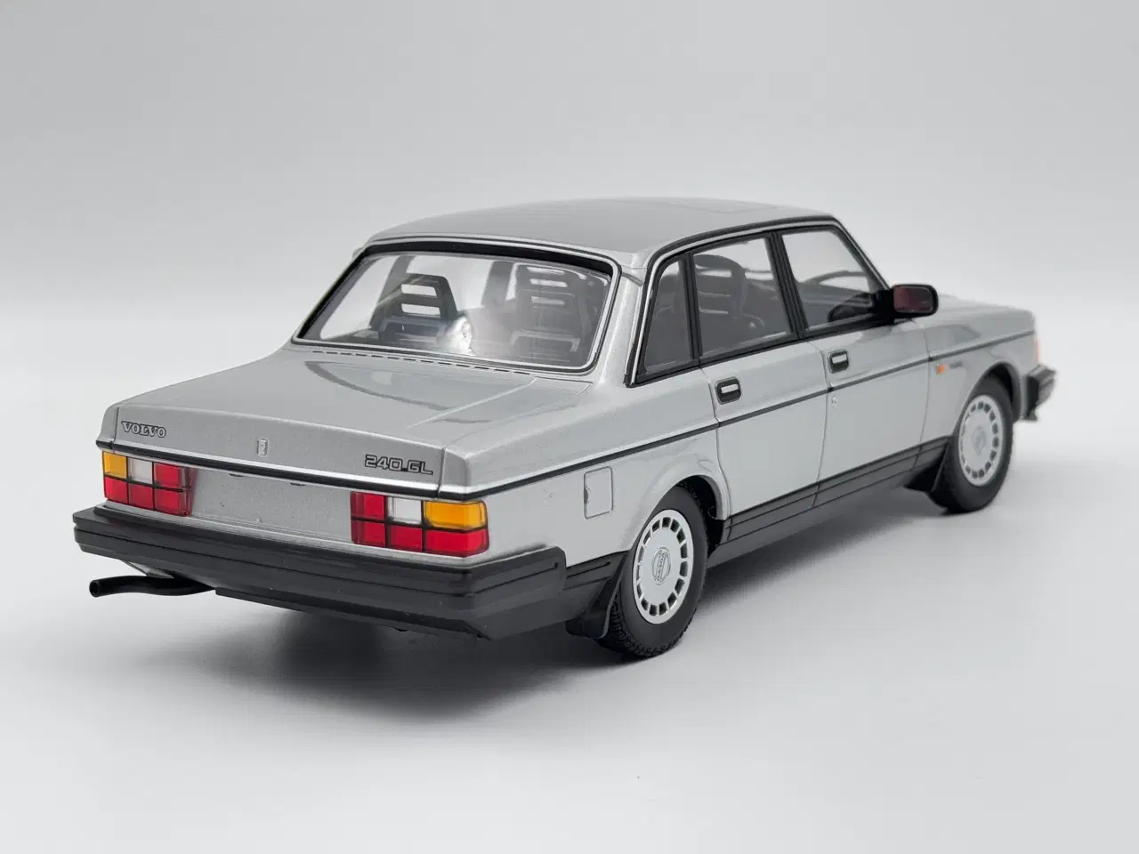 Billede 3 - 1986 Volvo 240 GL 1:18  Super flot og detaljeret