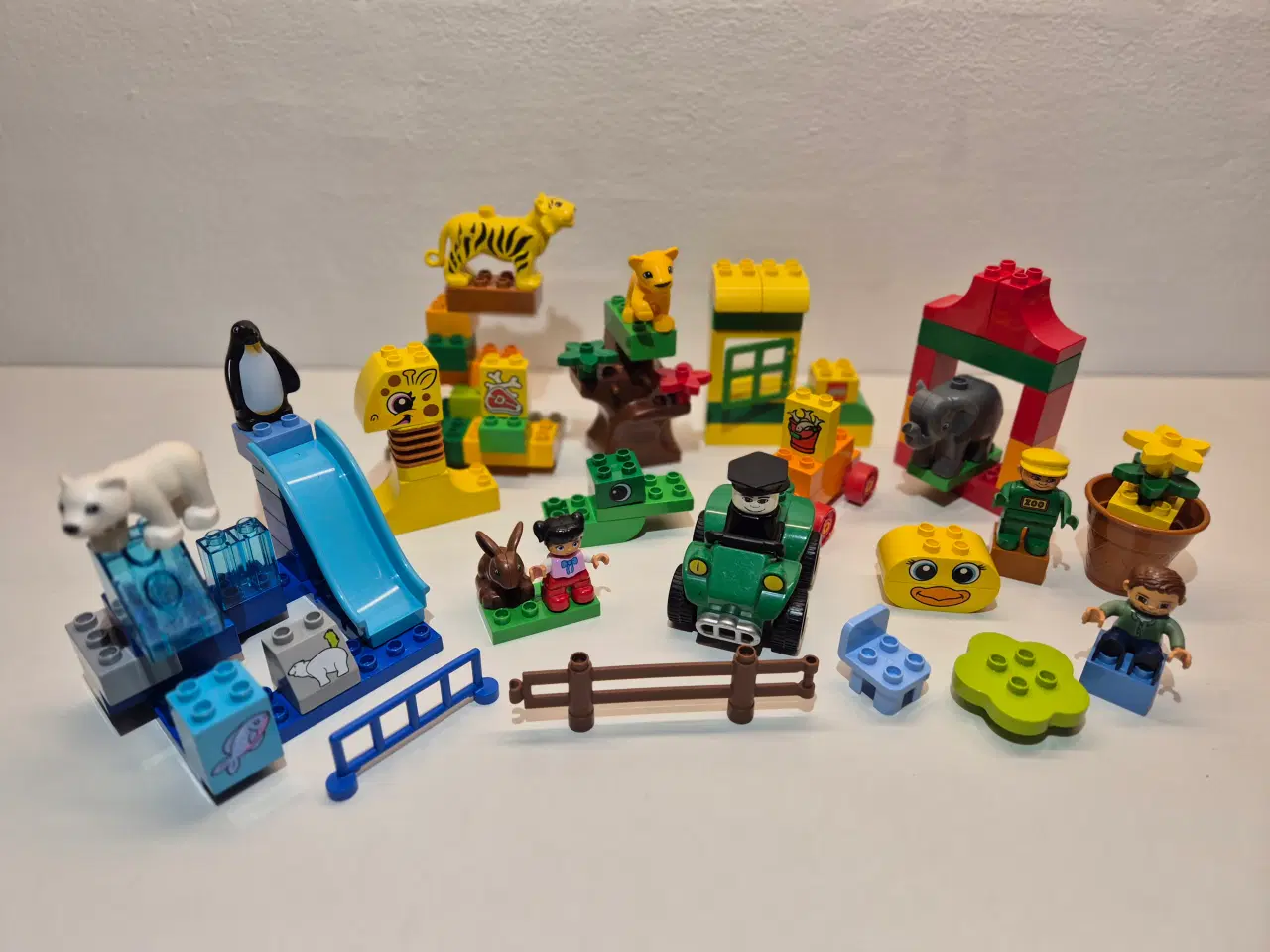 Billede 1 - Duplo Zoo Med Dyr, Mennesker samt mange forskellig