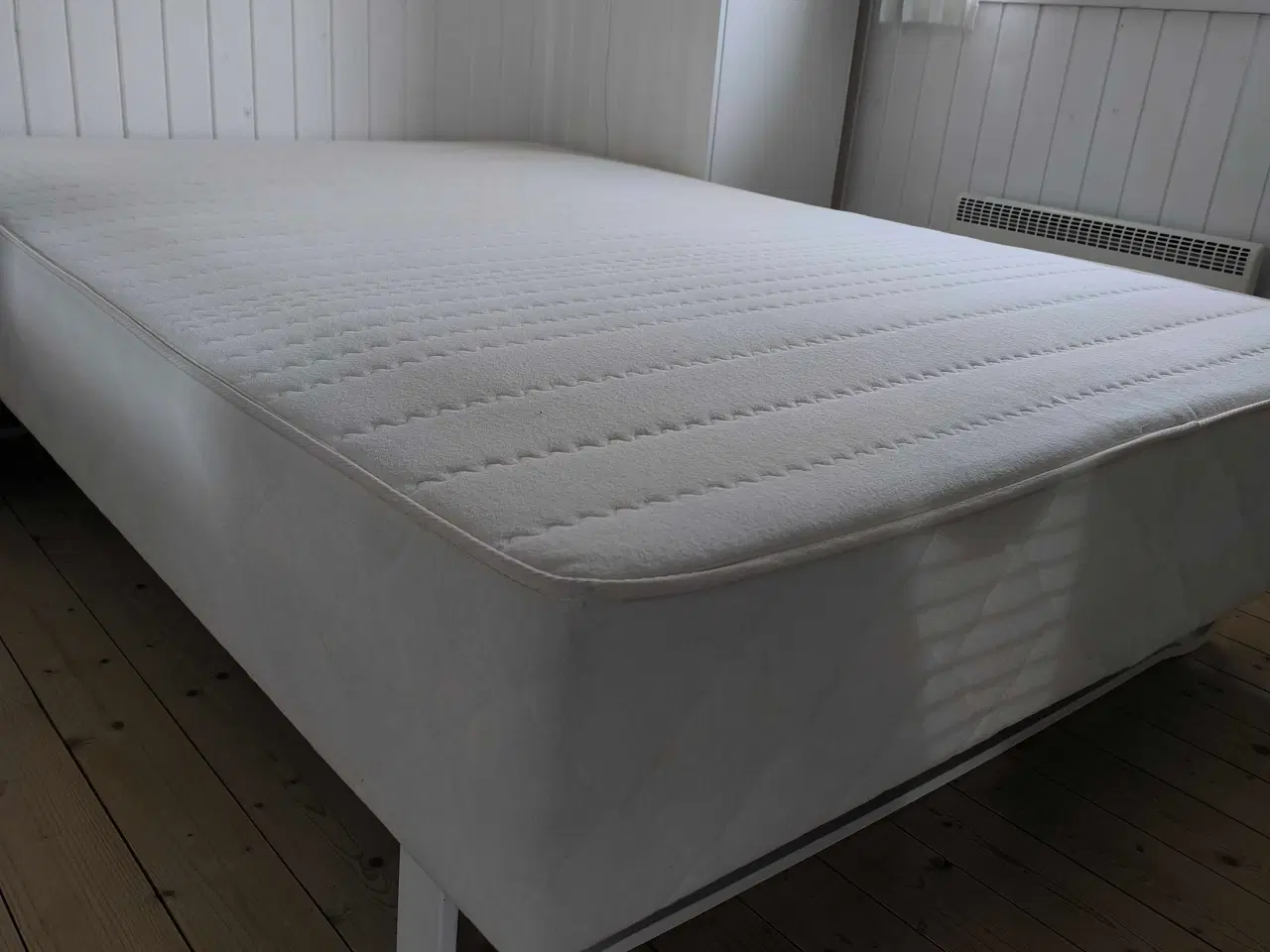 Billede 5 - Boxmadras med topmadras og meder