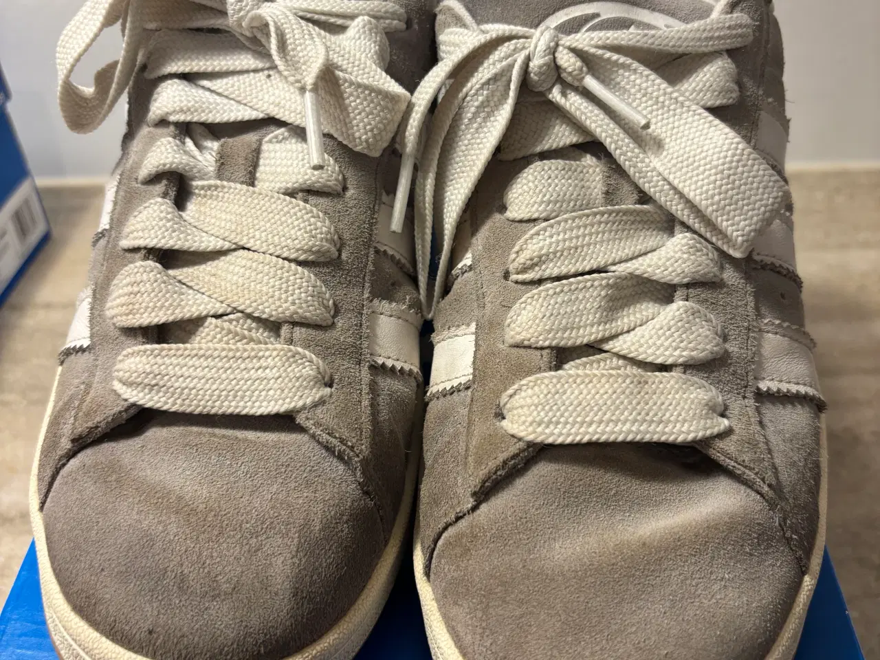 Billede 2 - Grey White Adidas Campus 00s