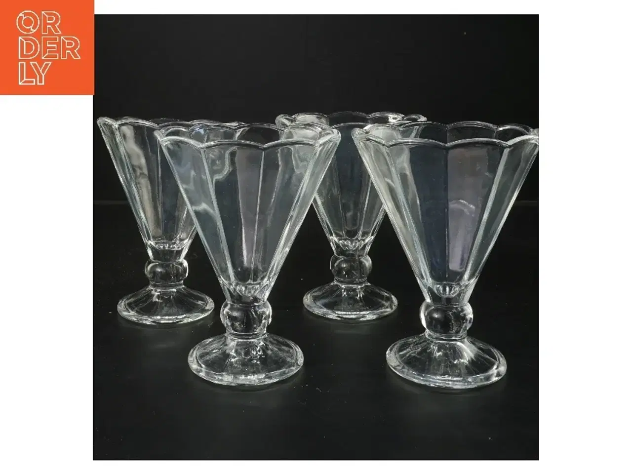 Billede 1 - Glas dessertskåle sæt (str. 4 stk Ø 12 cm længde 15,5 cm)