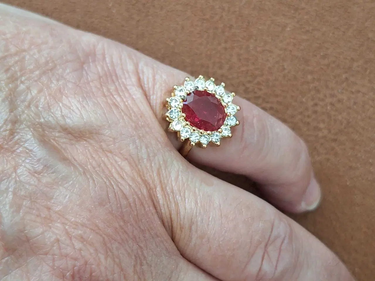 Billede 5 - Guldfarvet ring 
