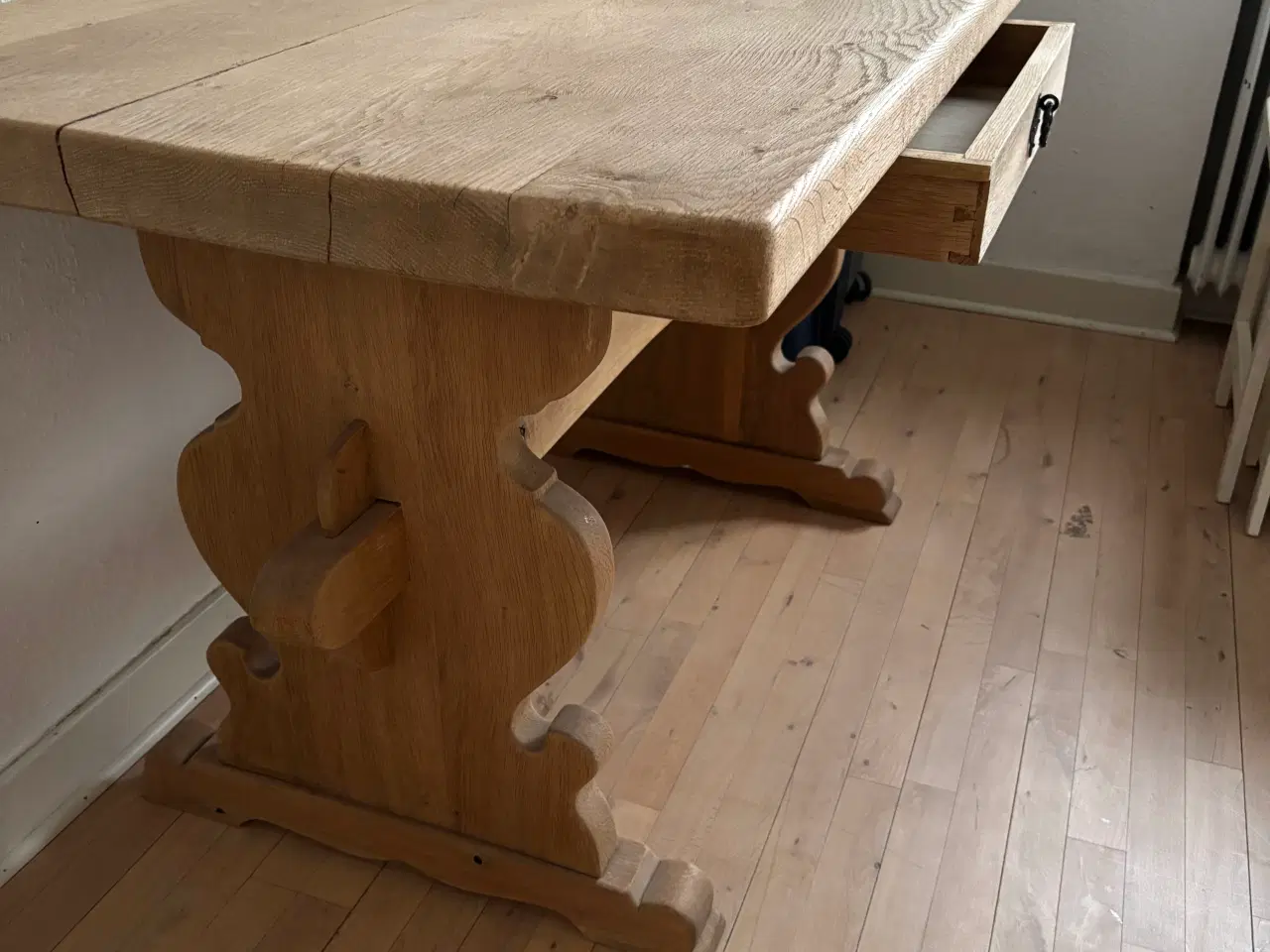 Billede 2 - Skrivebord i massiv Egetræ